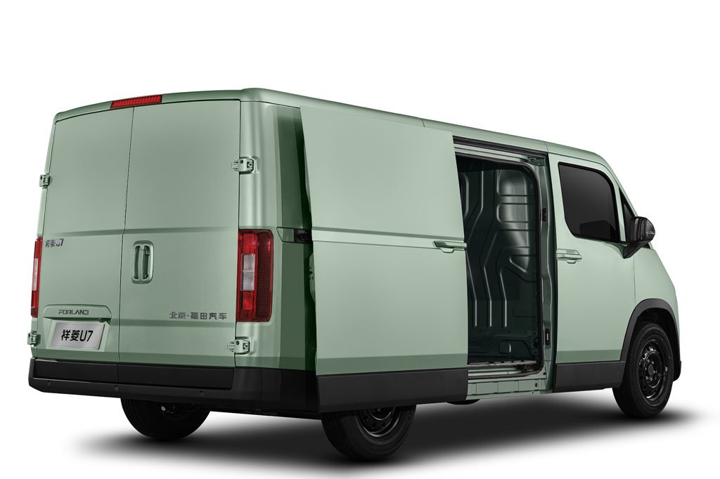 Commercial delivery vehicle